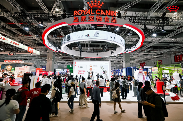 皇家以“跨界联动+专业赋能”亮相它博会，“击掌为萌”共筑宠物健康新生态