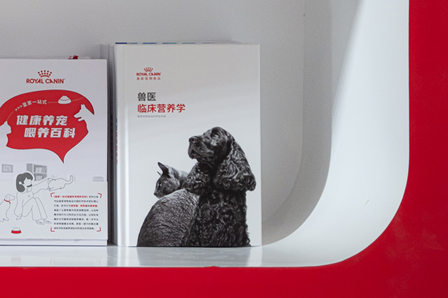 皇家发布的新书《兽医临床营养学》