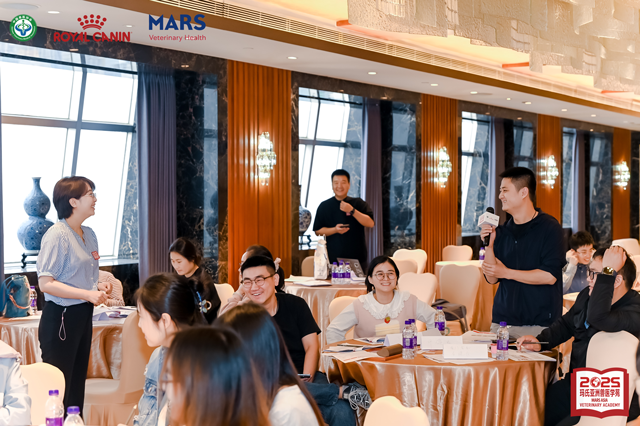 兽医学员积极参与现场互动和讨论