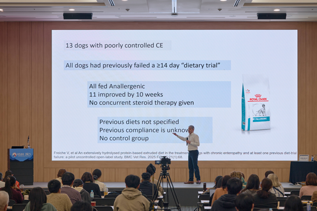 Nick Cave博士在FASAVA 2025期间发表主题演讲