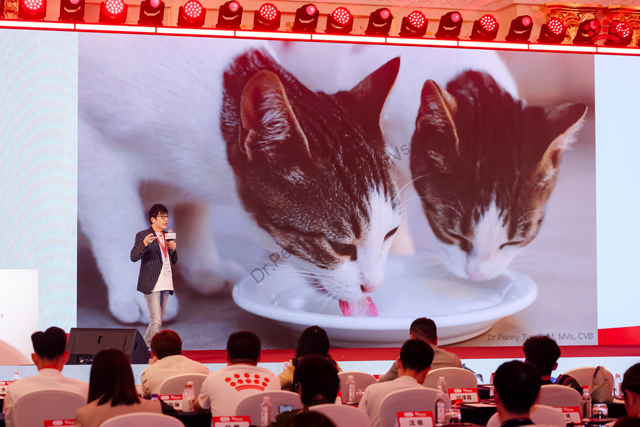 动物行为专科医师戴更基进行主题演讲